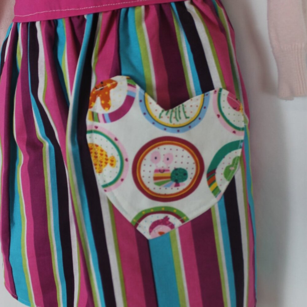 Novelty Print Apron Children Pink, Blue & White Reversible Full Gathered Size 3- - Picture 3 of 9